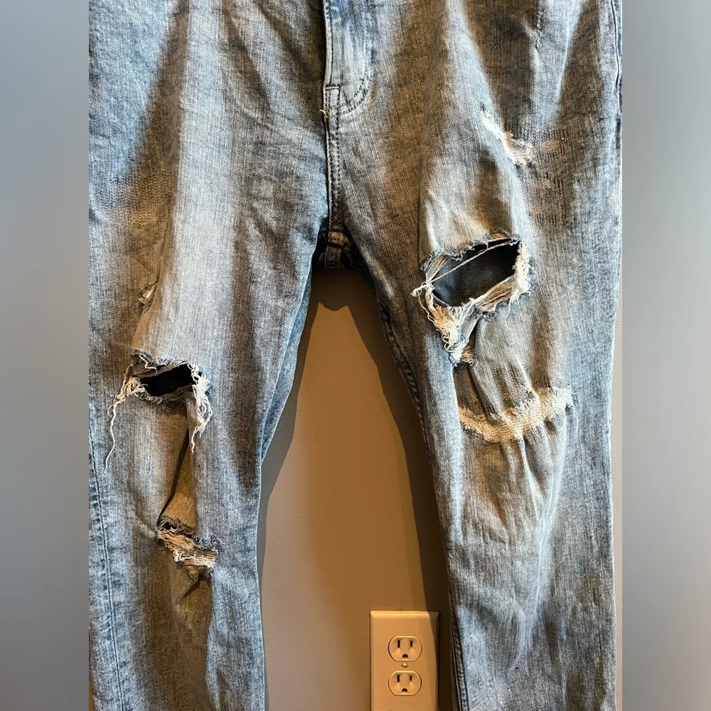 H&M Ripped/Distressed Jeans - Light Wash - Picture 2 of 5